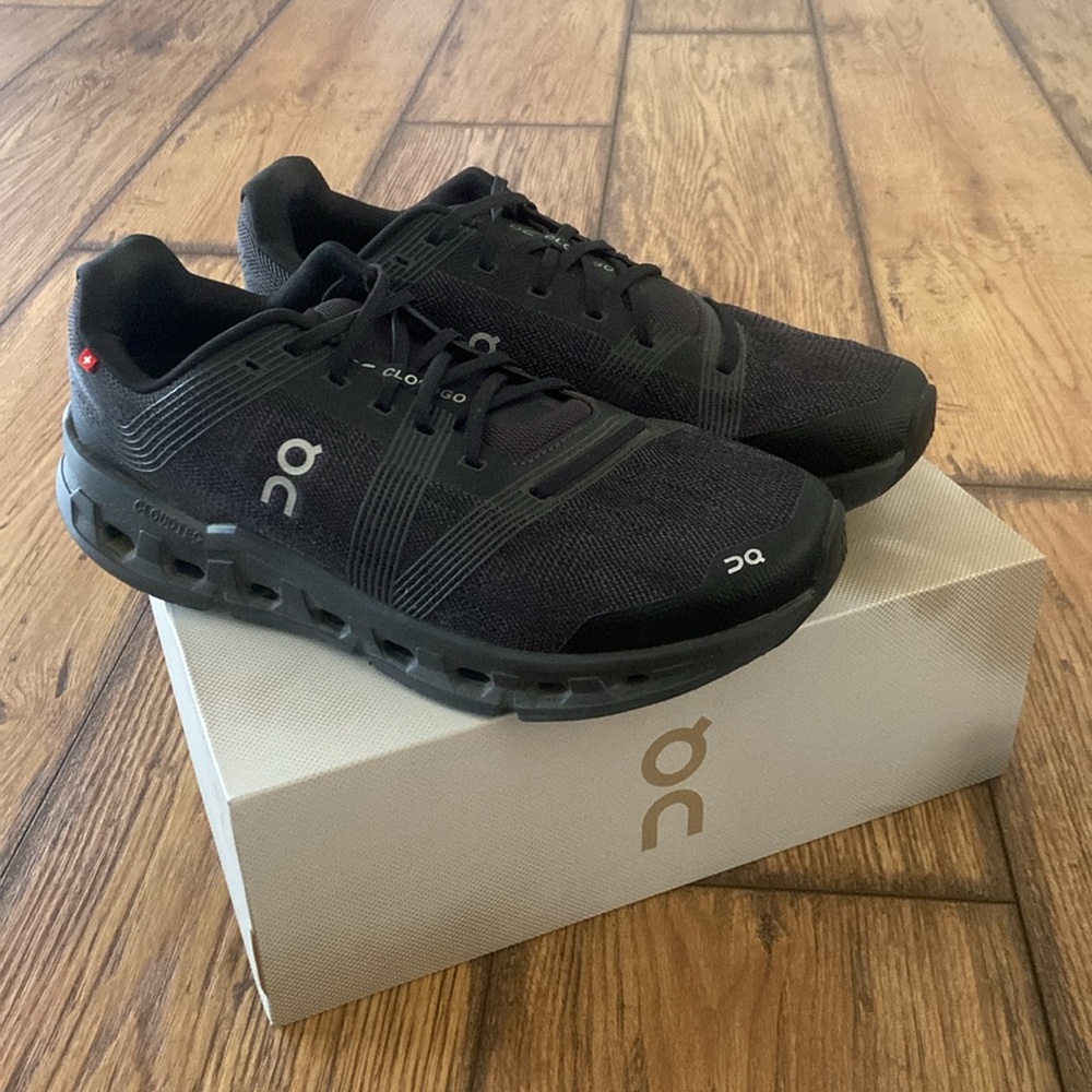 Mens on cloud shoes